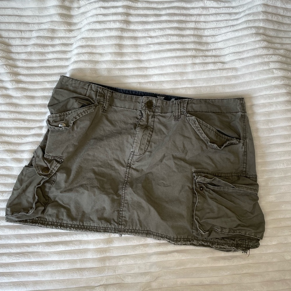 THRIFTED Y2K low rise mini skirt army green